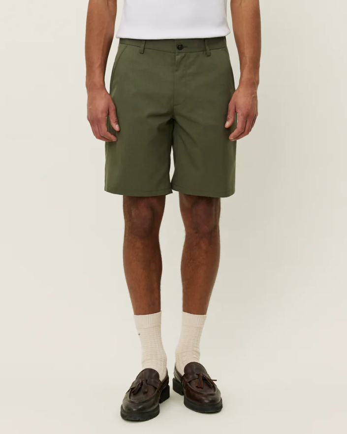 SHORT COMO REG SOLID OLIVE - LES DEUX